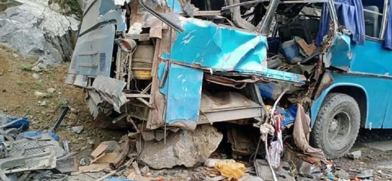 Felrobbant egy busz Pakisztánban, négy kínai állampolgár is meghalt