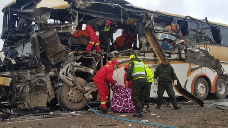 34-en hunytak el, miután szakadékba zuhant egy busz Bolíviában