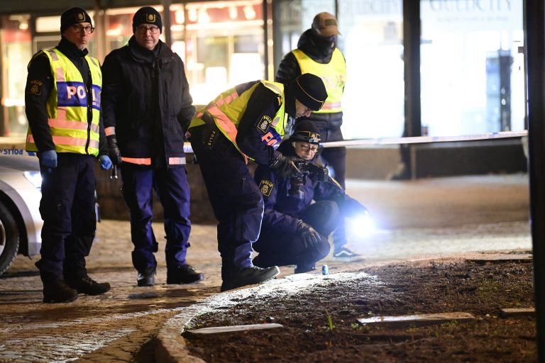 Hét embert késelt meg egy férfi Svédországban, életfogytig tartó börtönre ítélték