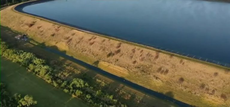 Elképesztő mennyiségű szennyvíz ömlött a tengerbe, strandokat is be kellett zárni