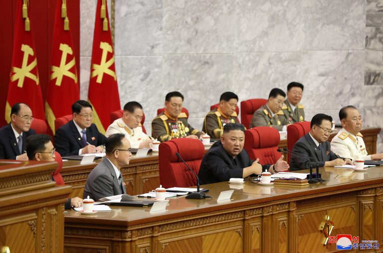Kim Dzsongun kéthetes szünet után újra megjelent a nyilvánosság előtt