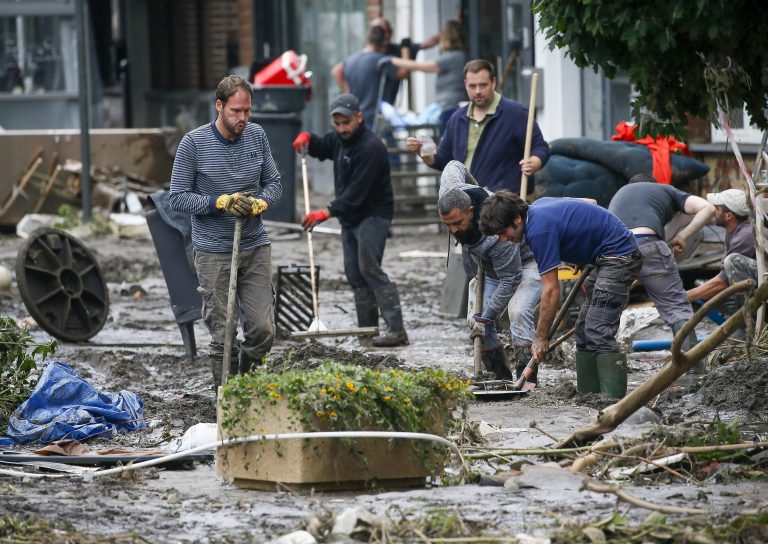 További kilenc holttestet találtak Belgiumban, több mint 160 embert még mindig keresnek