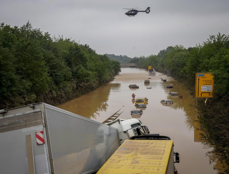 Kezd alábbhagyni az áradás Délnyugat-Németországban, de még mindig nem lehet fellélegezni