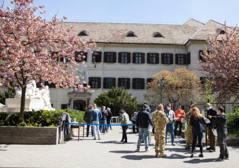 Riasztó statisztikákat osztottak meg a kismamák kapcsán, jóval veszélyesebb rájuk a COVID