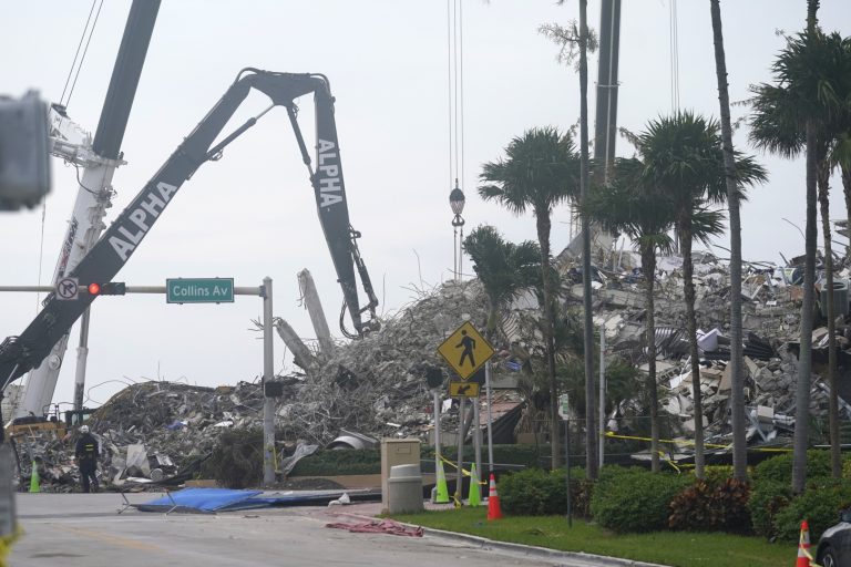 36-ra emelkedett a Miami-épületomlás halálos áldozatainak száma