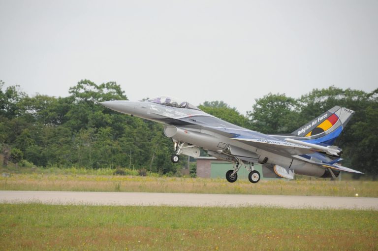 Épületnek csapódott a belga légierő F-16-os vadászgépe