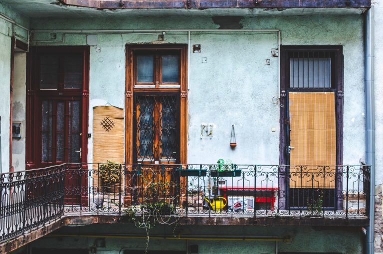 Nem érnek annyit a budapesti lakások, mint amennyit kérnek értük