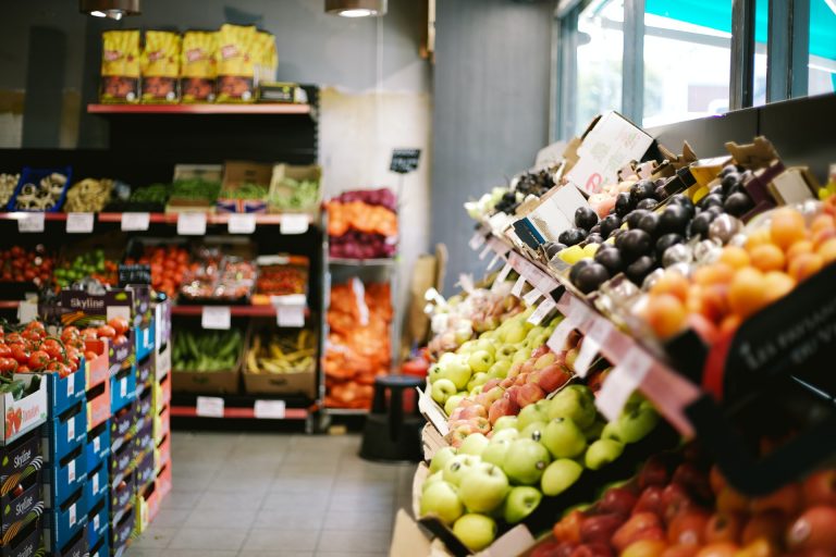 Jelentősen megugrott az infláció, ismét drágulhatnak az élelmiszerek és az üzemanyag is