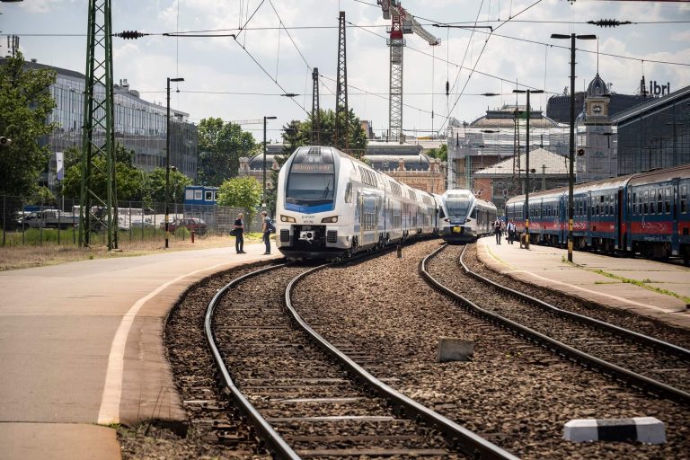 Figyelem: az éjszakai vihar miatt a MÁV több fontos bejelentést is tett