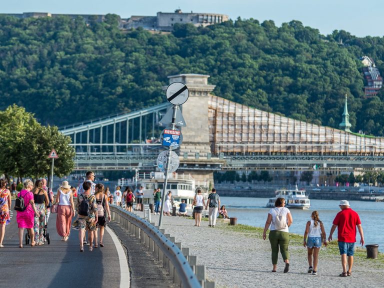 A pesti után a budai rakparttól is elköszönhetnek az autósok