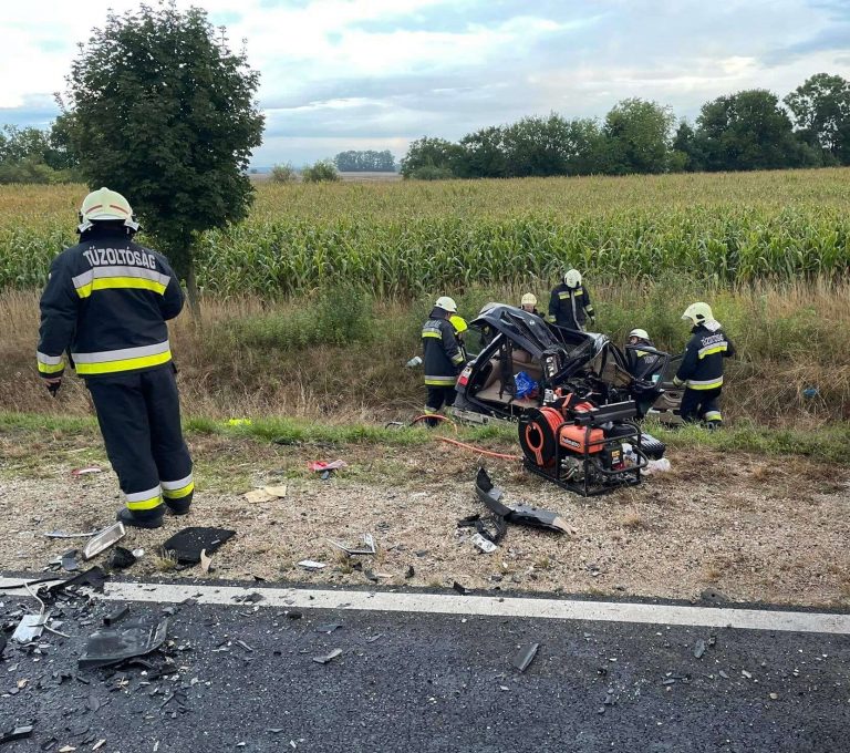 Helyszíni képek a tragikus sárvári autóbalesetről