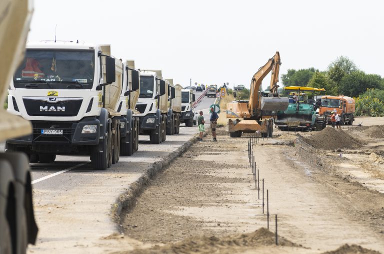 Tömegesen vándorolnak a vendéglátásból az építőiparba a magyarok