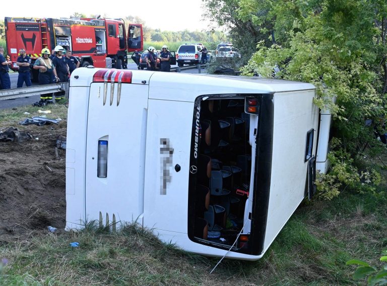 Megrázó videó a nyolc halálos áldozatot követelt buszszerencsétlenség helyszínéről az M7-es autópályáról