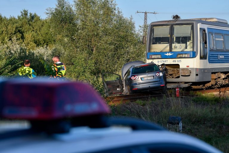 Helyszíni képek a Derecske és Konyár között történt tragikus vonatbalesetről