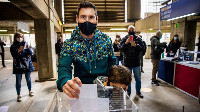 Messi sajtótájékoztatót tart a Camp Nou-ban a távozása miatt