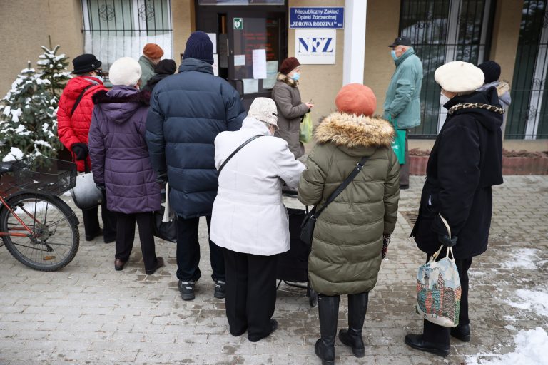 Betört egy árvaházba egy szélsőjobboldali csoport, hogy leállítsák a gyerekek oltását