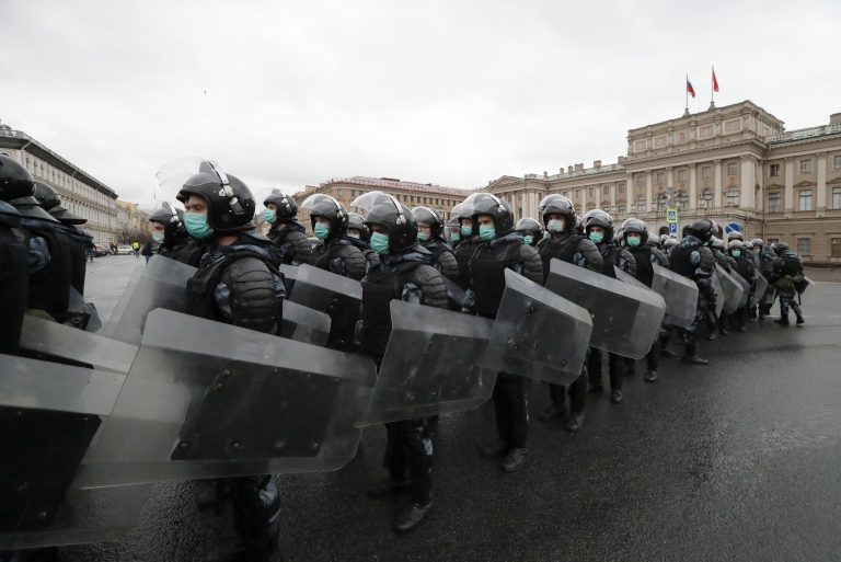 Amnesty: Szinte lehetetlen békés tüntetést tartani Oroszországban