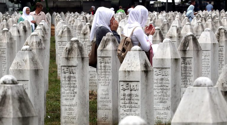 A Twitter és a Google betiltja a srebrenicai népirtást tagadó tartalmakat