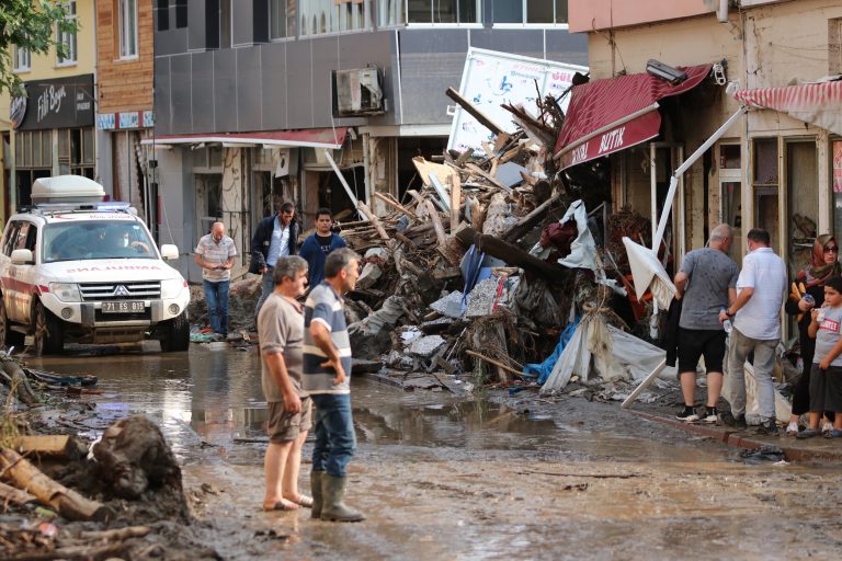 Már 27-en hunytak el a törökországi áradások miatt
