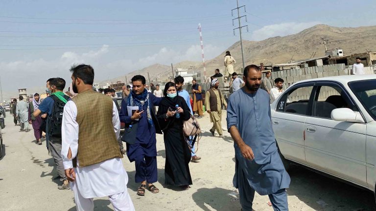 Halállal fenyegetik a tálibok azokat, akik el szeretnének szökni Afganisztánból