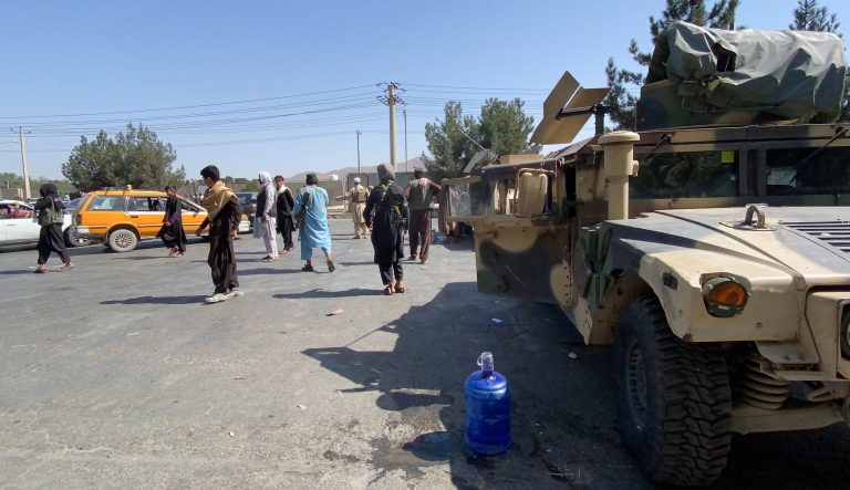 Kabuli robbantás: 28 embert vesztettek a tálibok, a határidőt így sem hosszabbítják