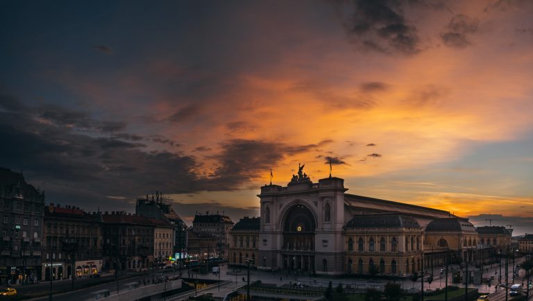 Vágánykorszerűsítés miatt költözik ideiglenesen néhány vonat a Keletiből a Délibe