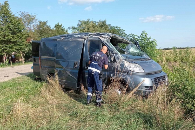 Balesetet szenvedett egy illegális bevándorlókkal teli kisbusz az osztrák határ közelében