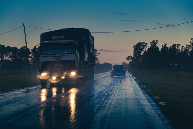 Tömegkarambol az M5-ösön, öt tehergépkocsi ütközött