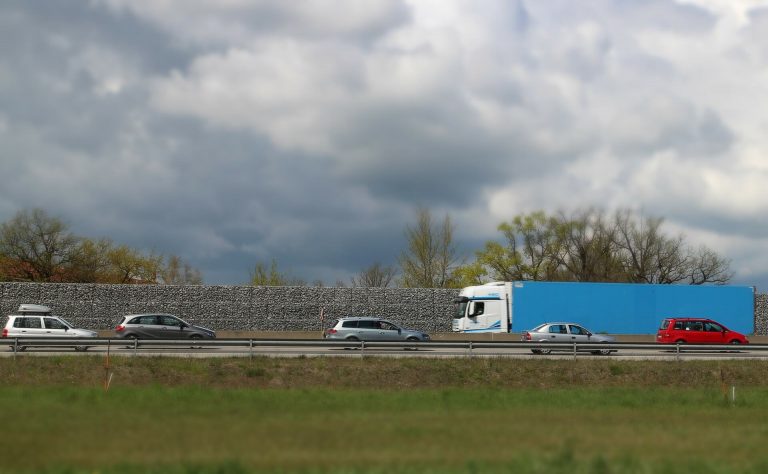 Négyes karambol történt Pákozdnál, tűzoltók a helyszínen