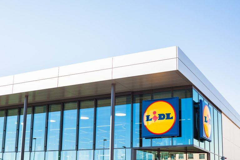 A Lidl vezeti a magyar boltláncok listáját, a Spar a második helyre csúszott vissza