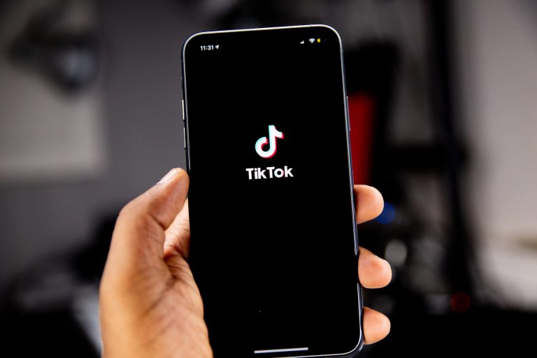 Tinédzserek biztonságát megcélzó funkciókkal frissítették a TikTok alkalmazást