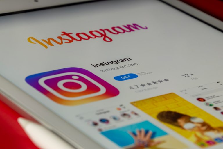 Mától kötelező megosztani a születési évet Instagramon