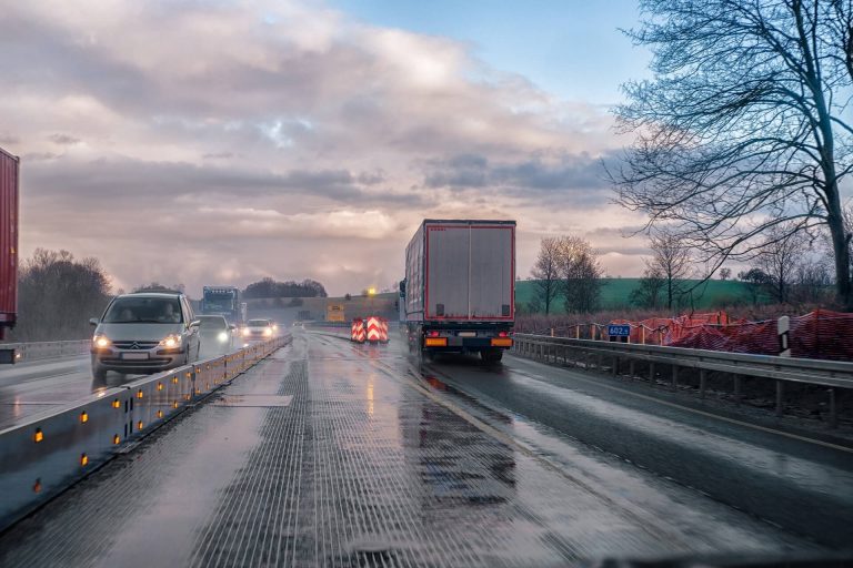 Érdekes csomagot rejtett egy elhagyott magyar kamion, nagy lehetett a meglepetés