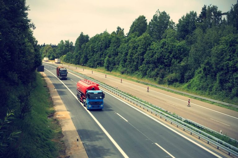 Teljes útlezárás van érvényben az M4-es autópályán, többen megsérültek