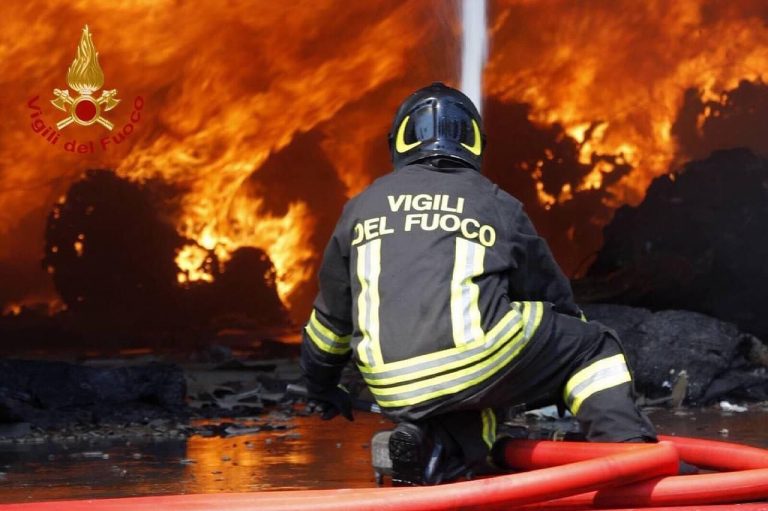 A nagy római iskolatűz: videón, ahogy megmentenek egy embert