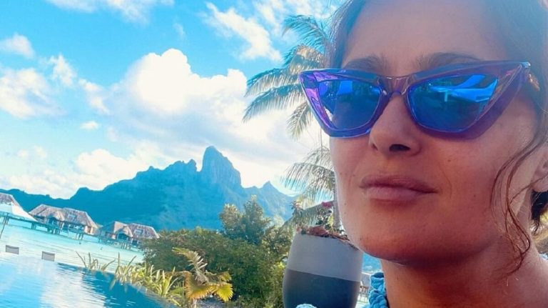 Ezzel a szexi bikinis képpel kívánt magának születésnapot Salma Hayek