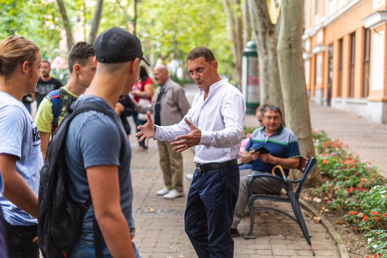 Zsarolni próbálták a kaposvári ellenzéki jelöltet, feljelentést tesz