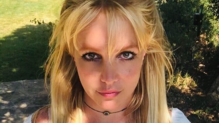 Britney Spears nem viccel, félmeztelen mutatta meg a fenekét: „Itt van a fenekem” (videó)