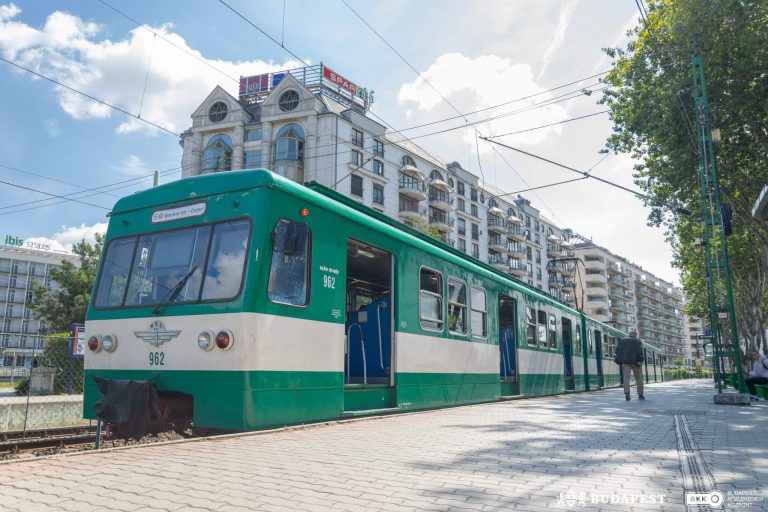 Fennakadt a síneken egy személyautó a ráckevei HÉV vonalán