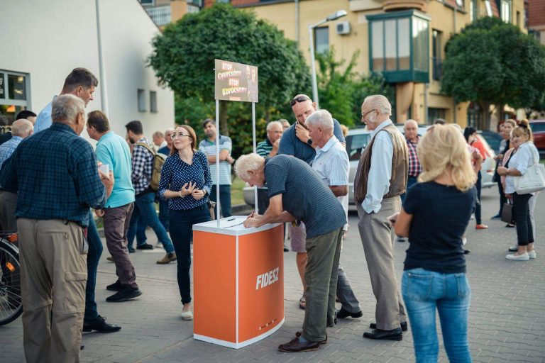 Kiderült, már 400 ezernél többen csatlakoztak a Stop, Gyurcsány! Stop, Karácsony! petícióhoz