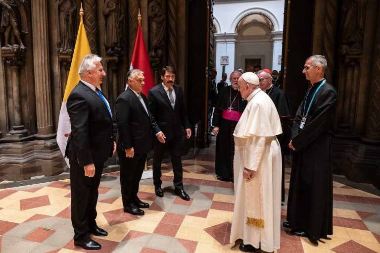 Orbán Viktor arra kérte Ferenc pápát, ne hagyja elveszni a keresztény Magyarországot