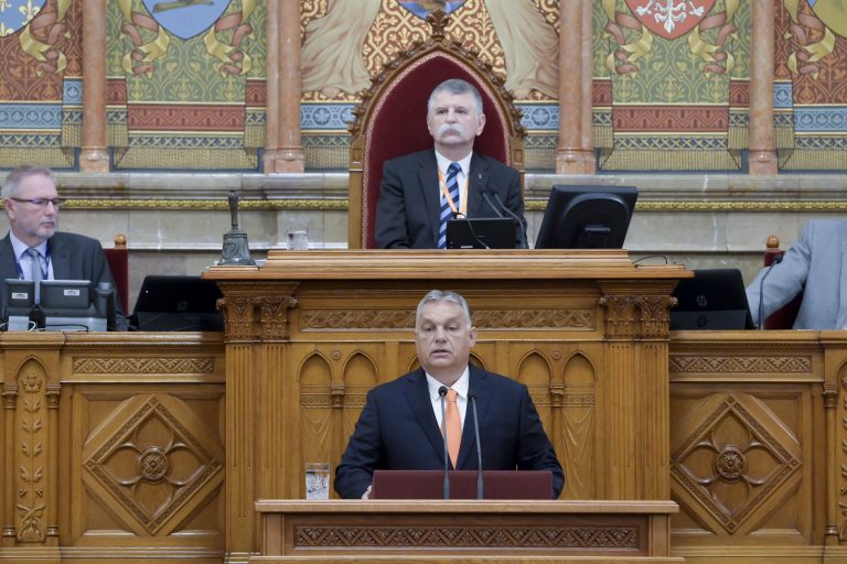 Orbán: 2022-ben 1,9 millió szülő kap szja-visszatérítést