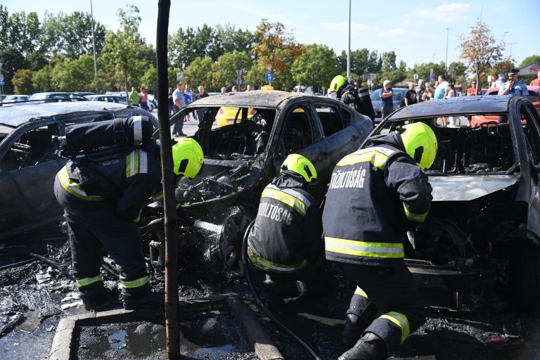 Ismét kigyulladt a soroksári parkolóban már kiégett autó