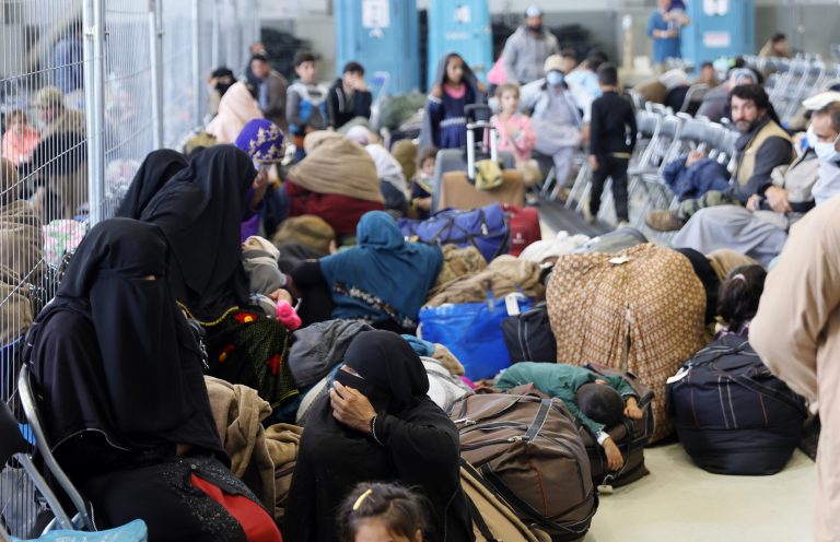 Sok helyen tartják karanténhotelekben egyelőre az afgánokat