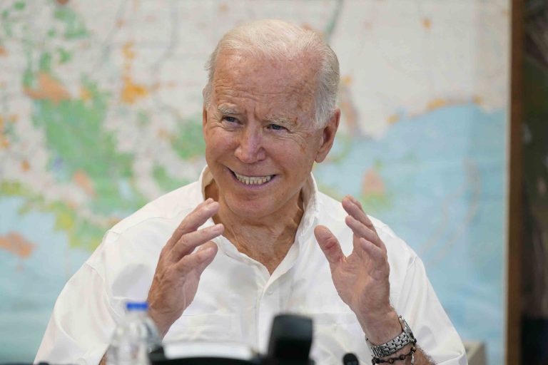 Joe Biden végérvényesen kötelezővé tette az amerikaiak egyharmada számára a koronavírus-vakcinát