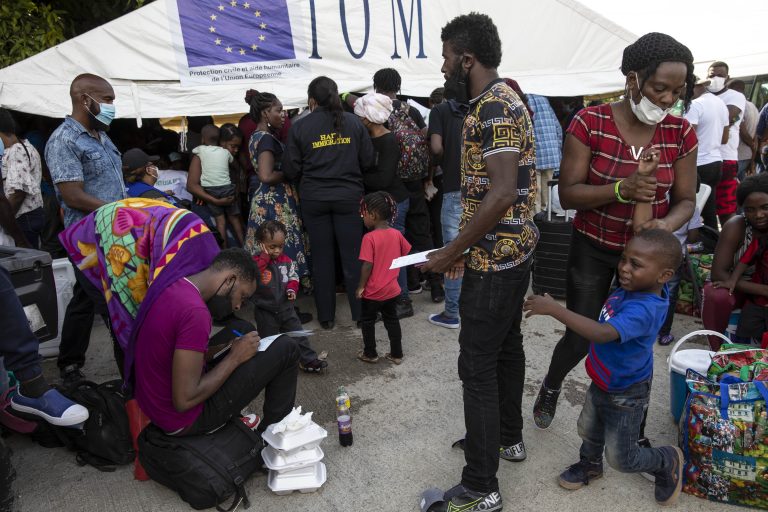 Hiába nem volt haiti útlevelük, 41 gyermeket toloncoltak ki az Egyesült Államokból