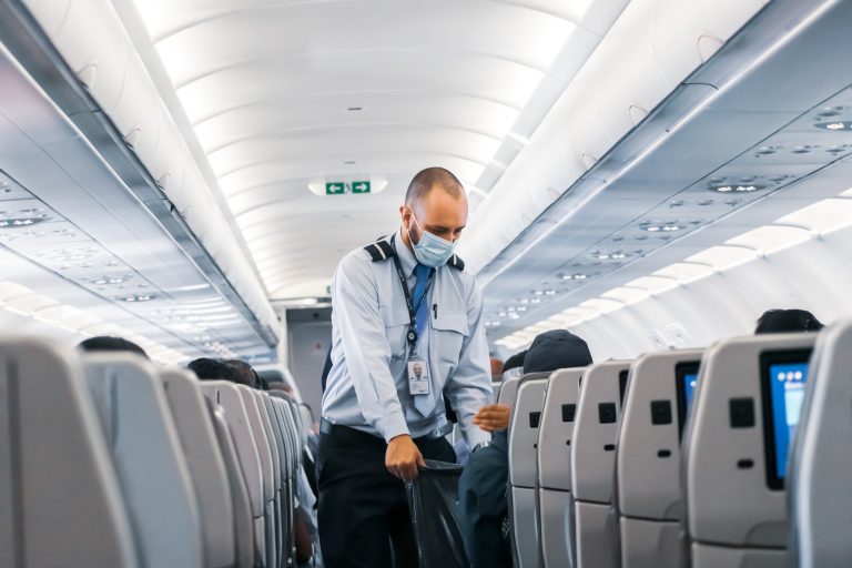 A United Airlines kirúgja az oltást visszautasító alkalmazottait