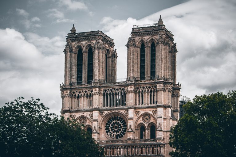 Öt évvel a katasztrófa után nyit újra a párizsi Notre-Dame-székesegyház