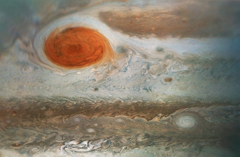 Brutális vihar tombol a Jupiter Nagy Vörös Foltjának szívében