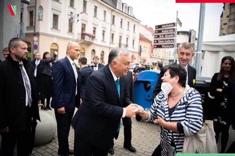 Orbán bejelentette, az ápolók és a bölcsődei dolgozók bérét is növelik